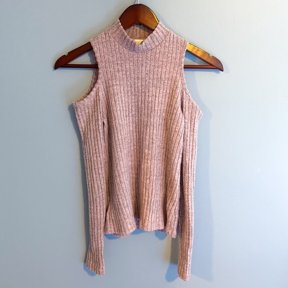 Gaze USA Sweaters - Gaze USA pink sweater with shoulder cutouts